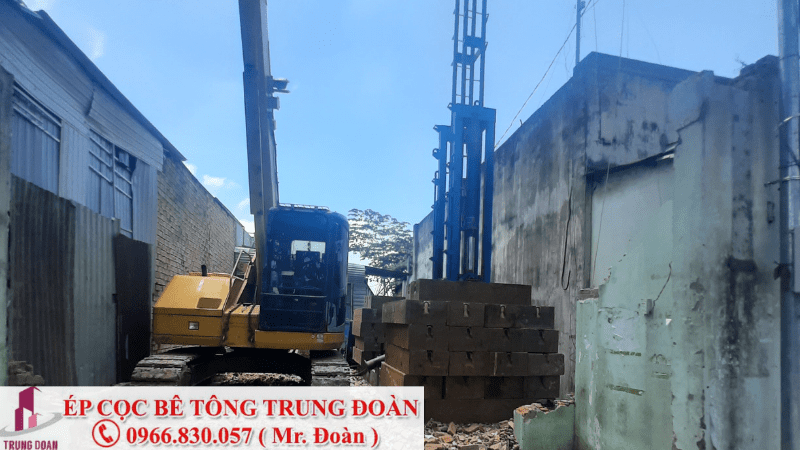 ép cọc bê tông bằng máy tải tại quận 8